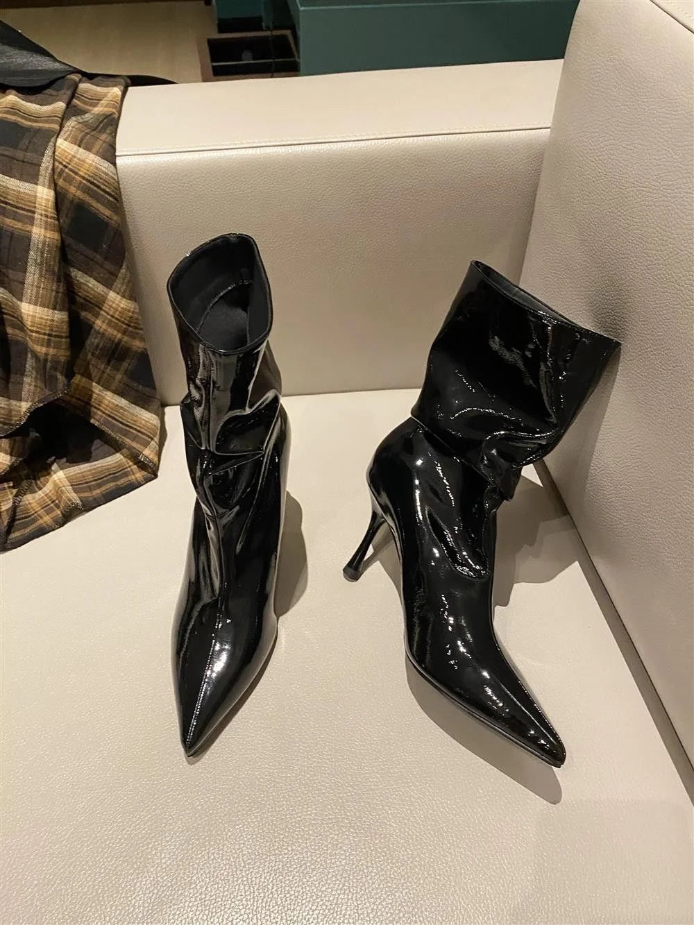 New style women's long boots, pointed toe design, black and burgundy colors, high heel, shiny pleated high heel women's boots