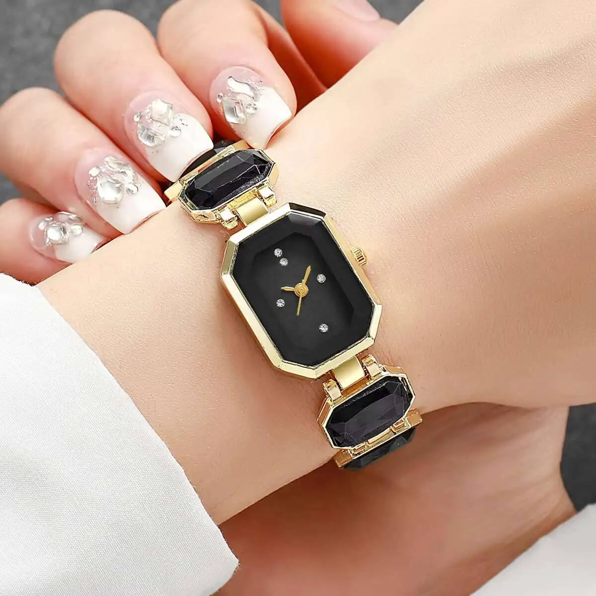 Elegant Women Watches Fashion Rectangle Dial Quartz Wrist Watches Girls Clock Reloj Hombre（Without Box）
