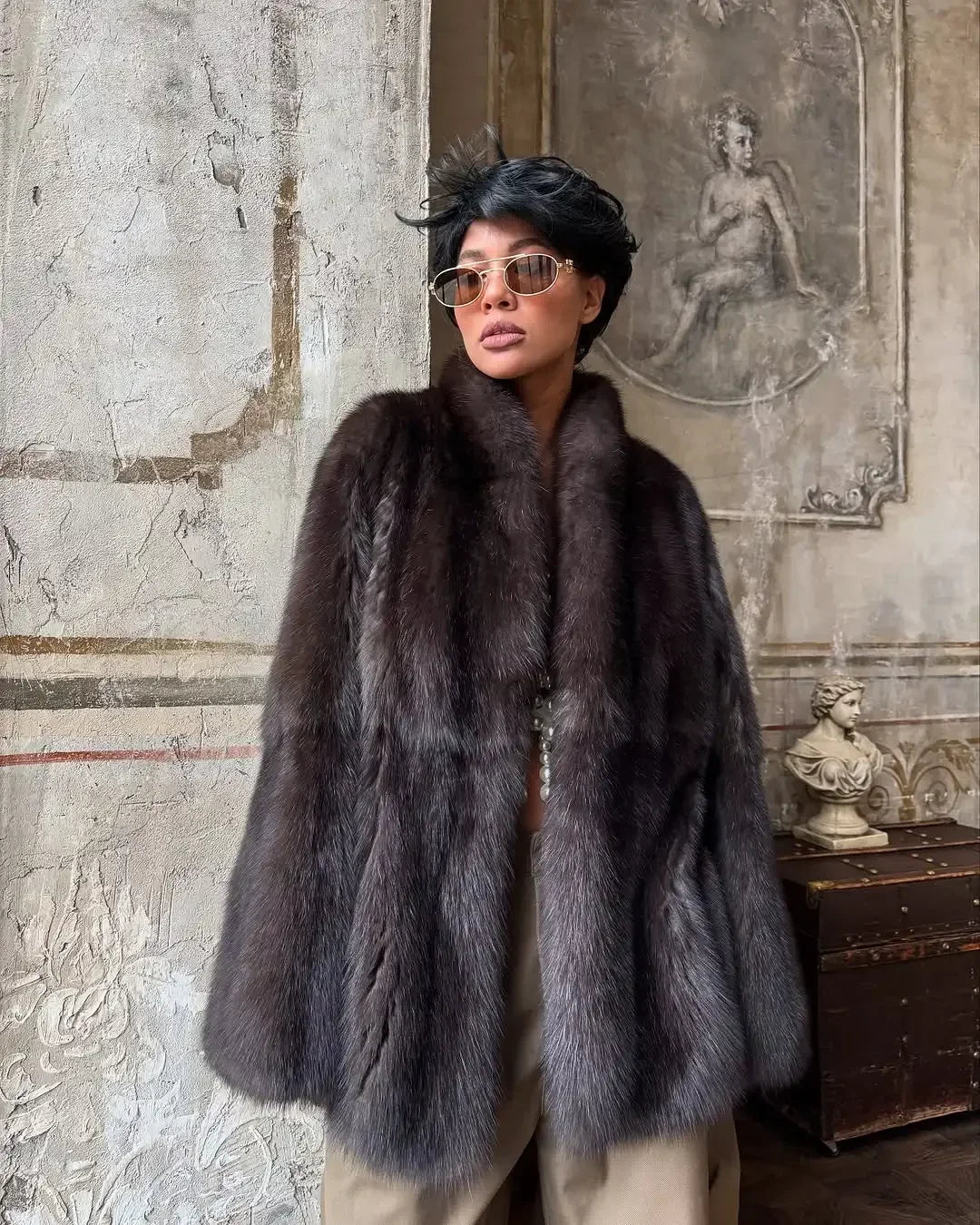 Lady Faux Fur Short Coat Women Lapel Hidden Button Full Sleeve Loose Warm Outwear 2025 New Winter Office Commute Overcoat New