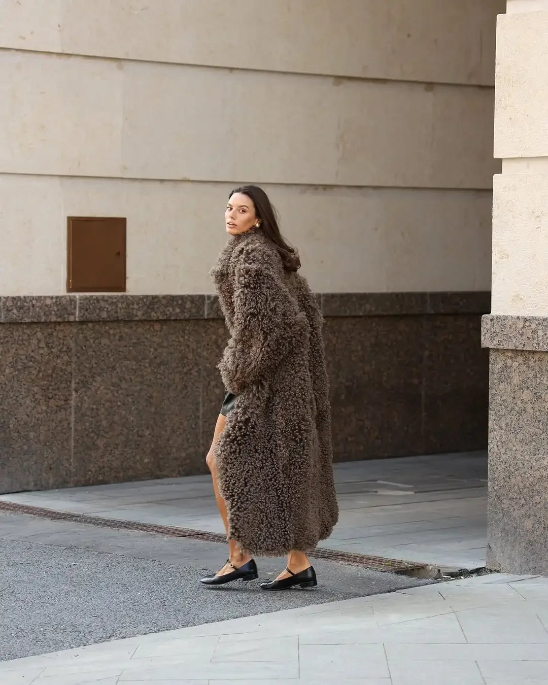 Luxury Long Faux Fur Coat Women Fashion Lapel Long Sleeve Thick Warm Loose Jacket 2025 Winter Lady Chic High Street Outerwear