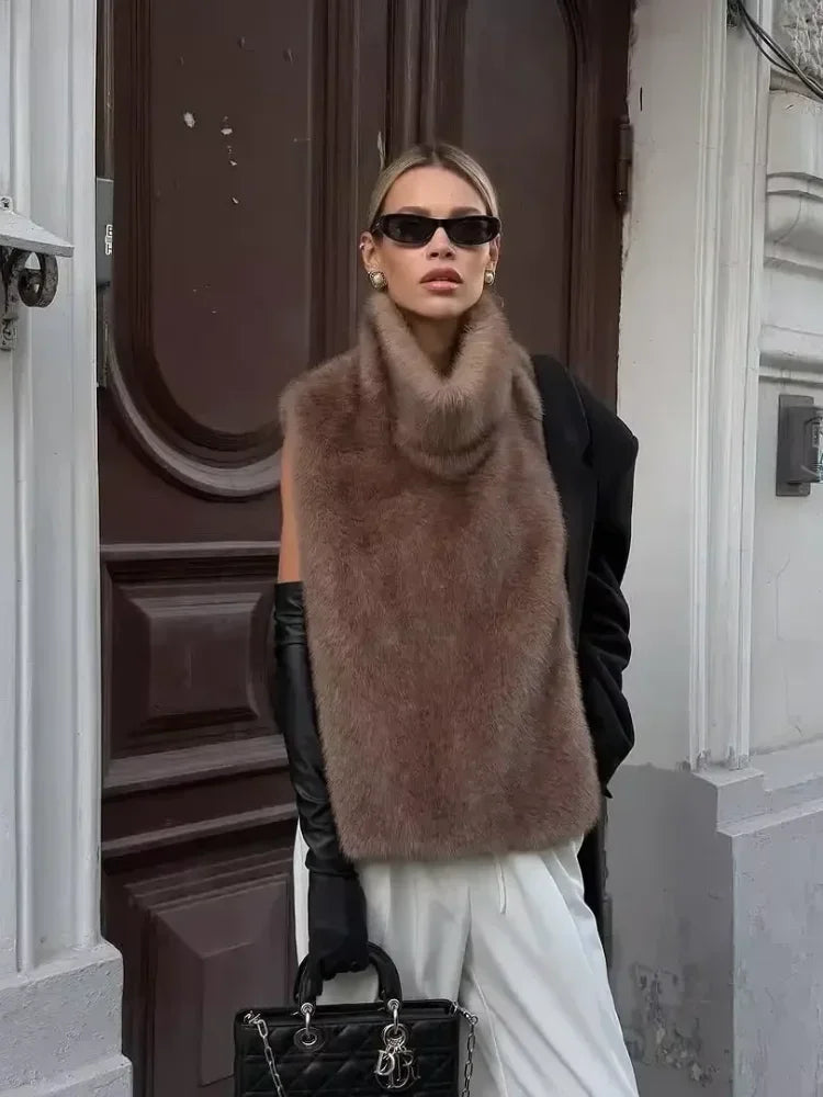 Lady Faux Fur Short Coat Women Lapel Hidden Button Full Sleeve Loose Warm Outwear 2025 New Winter Office Commute Overcoat New