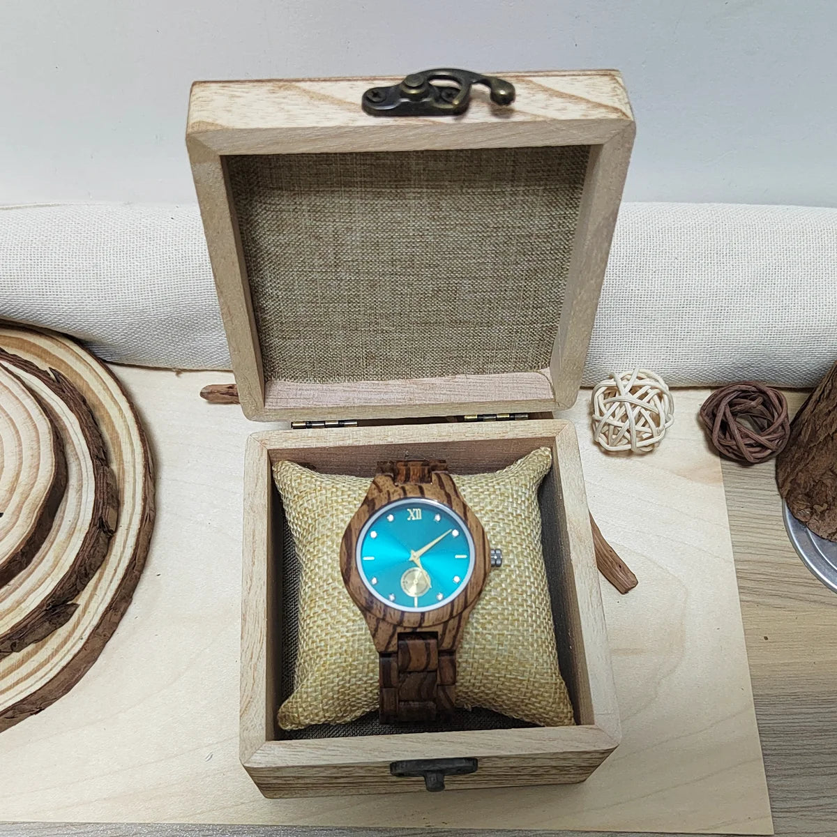 Wood Women Watches Wrist for Woman Luxury Fashion Ladies Quartz Wristwatches Luminous Date Week Wooden Watch Girlfriend Gift