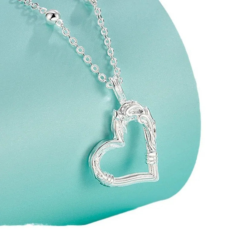 Love Necklace Women's Fashion Simple Light Luxury Temperament High-end Heart-shaped Pendant Clavicle Chain
