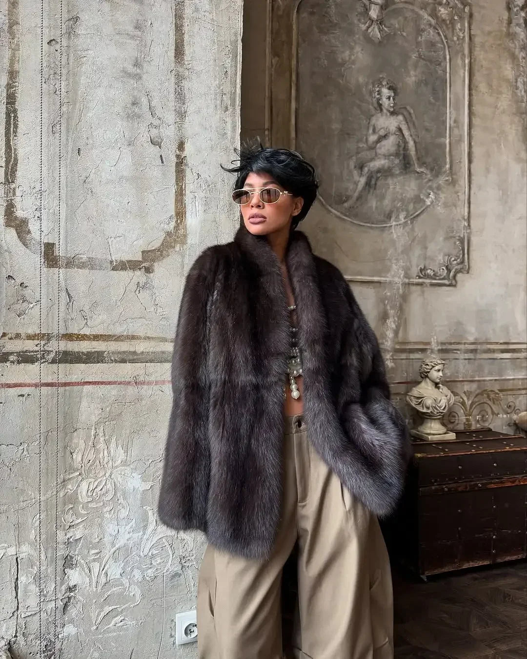 Lady Faux Fur Short Coat Women Lapel Hidden Button Full Sleeve Loose Warm Outwear 2025 New Winter Office Commute Overcoat New