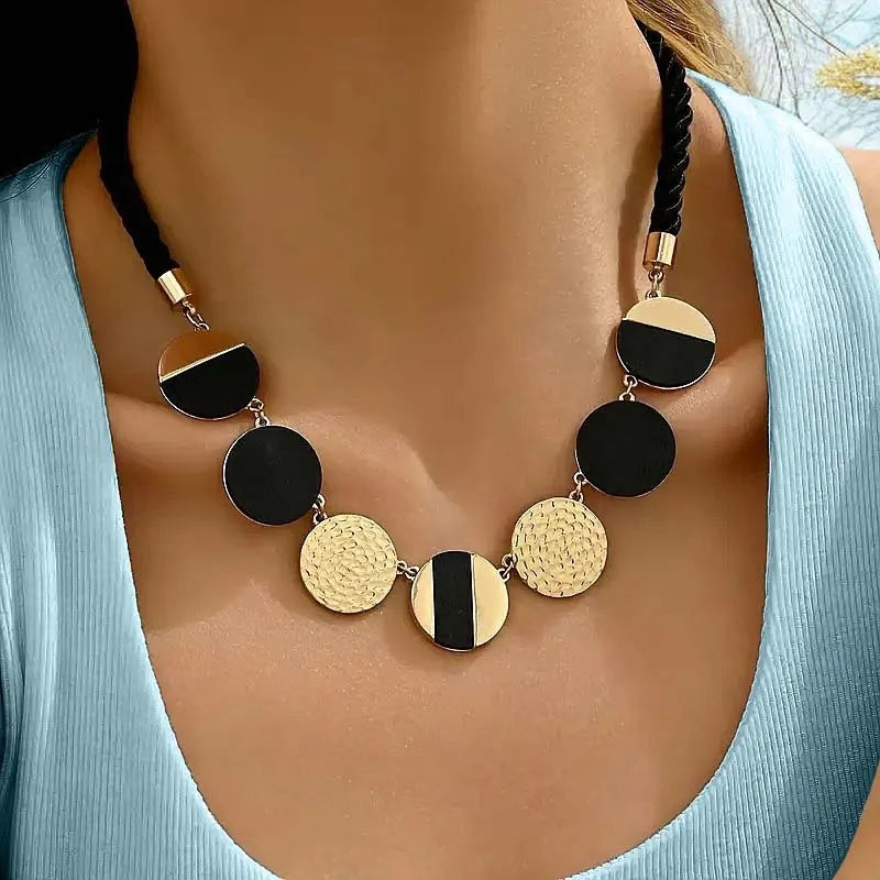 Necklace for Women Black Rope Chains Round Disc Pendant Choker Girls Gifts Fashion Jewelry Hot Sale Party Gift 2025 New Style