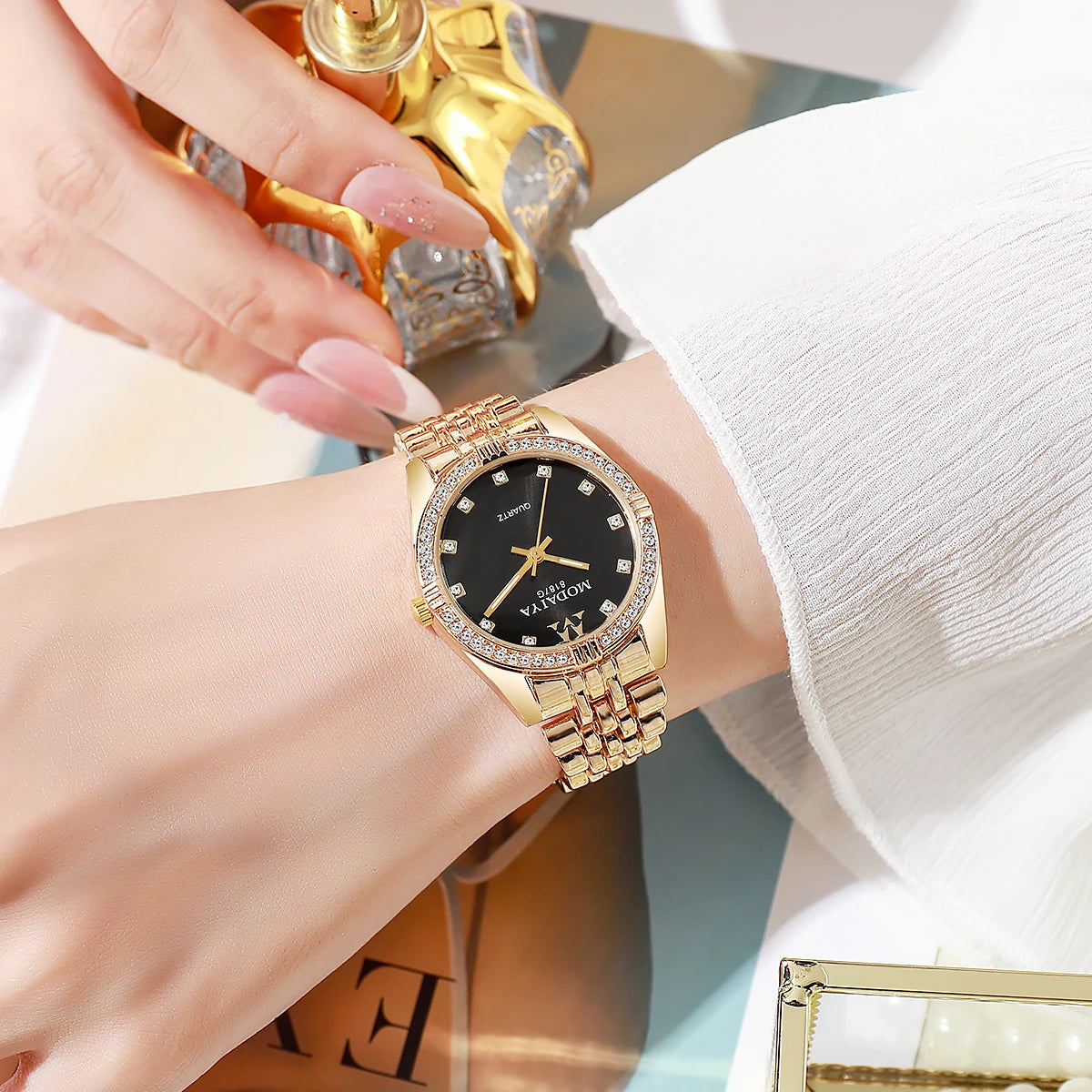 Women Watches Luxurious Quartz Sparkling Rhinestone Dial Dress Wristwatches for Ladies Relogio Feminino