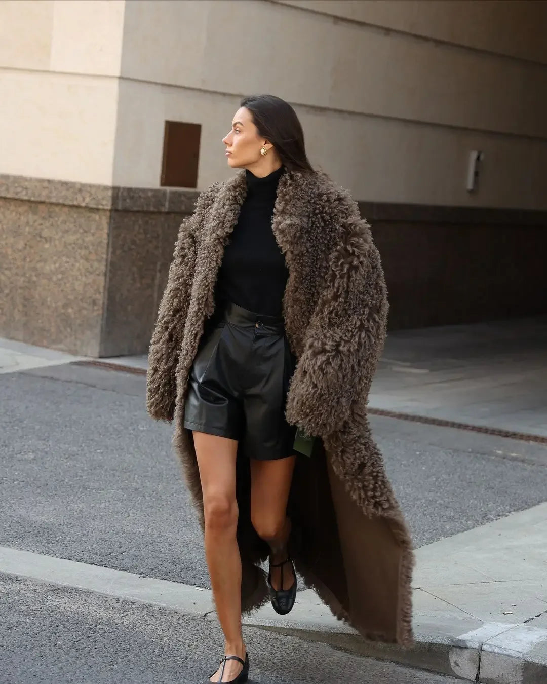 Luxury Long Faux Fur Coat Women Fashion Lapel Long Sleeve Thick Warm Loose Jacket 2025 Winter Lady Chic High Street Outerwear