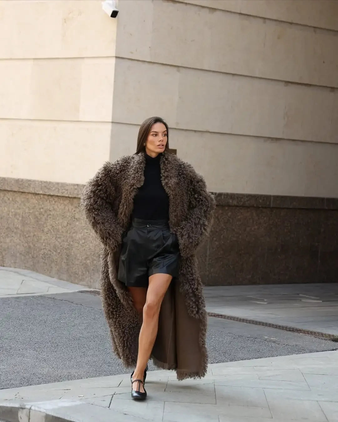 Luxury Long Faux Fur Coat Women Fashion Lapel Long Sleeve Thick Warm Loose Jacket 2025 Winter Lady Chic High Street Outerwear