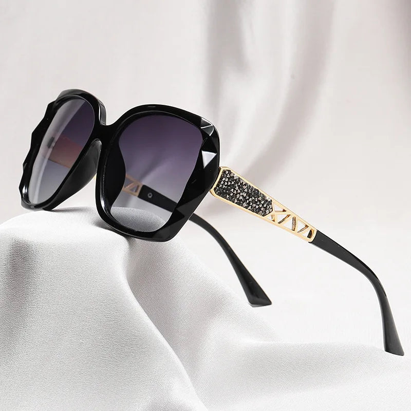 New Ladies' Sunglasses with High Sense and Diamond-encrusted Sunglasses Protect against Ultraviolet Rays in Summer. Wofashion.xyz