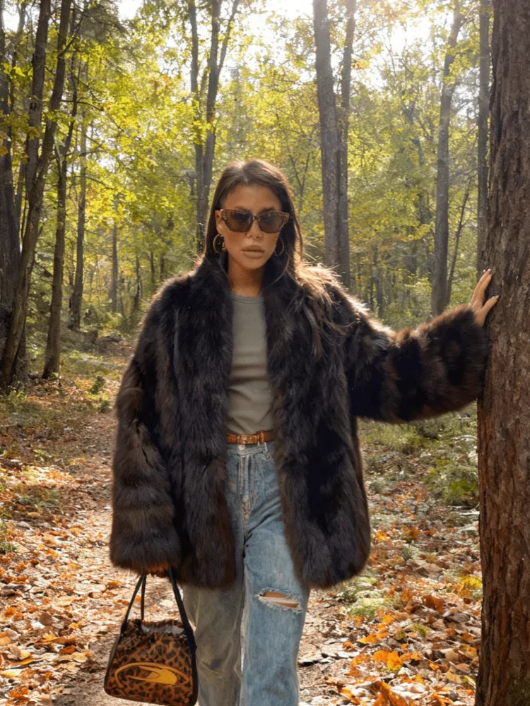 Lady Faux Fur Short Coat Women Lapel Hidden Button Full Sleeve Loose Warm Outwear 2025 New Winter Office Commute Overcoat New