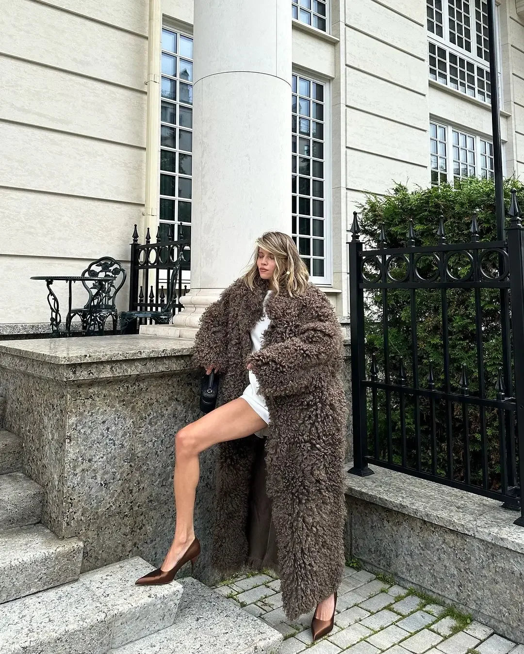 Luxury Long Faux Fur Coat Women Fashion Lapel Long Sleeve Thick Warm Loose Jacket 2025 Winter Lady Chic High Street Outerwear