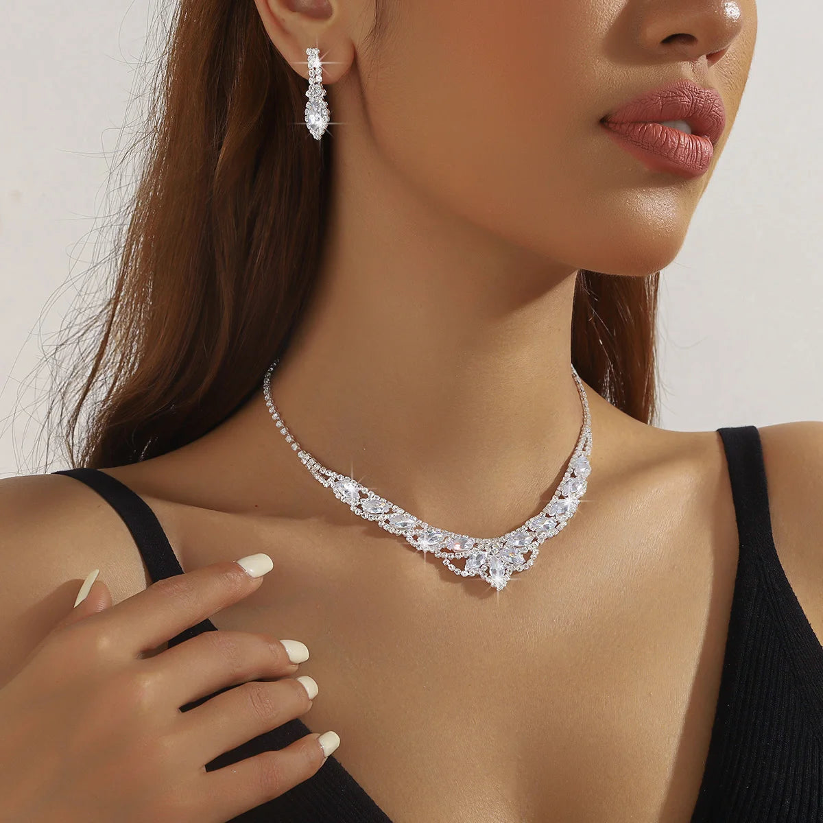 Necklace and Earring Set for Women, 2025 New Style, High-End Choker, Light Luxury Niche Decorative Clavicle Necklace