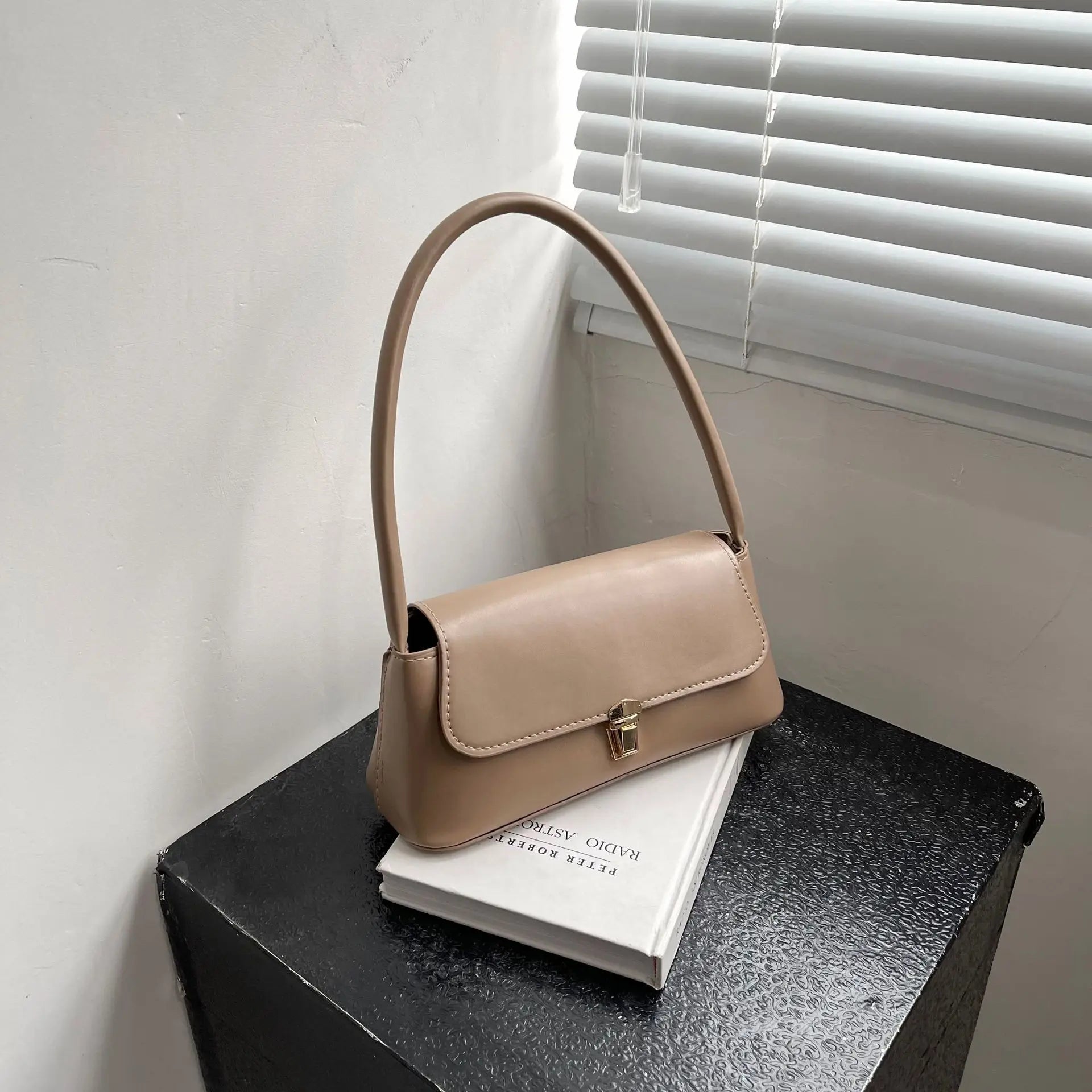 Women's Shoulder Bag Handbag Retro Underarm Bag Fashion Simple Solid Color New Hand Shoulder Bag