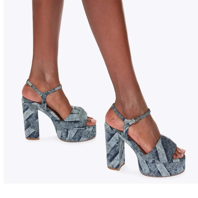 2025 Summer New Waterproof Platform Hot Diamond Thick Bottom Thick High Heels Fashion Square Head Versatile Buckle Strap Sandals