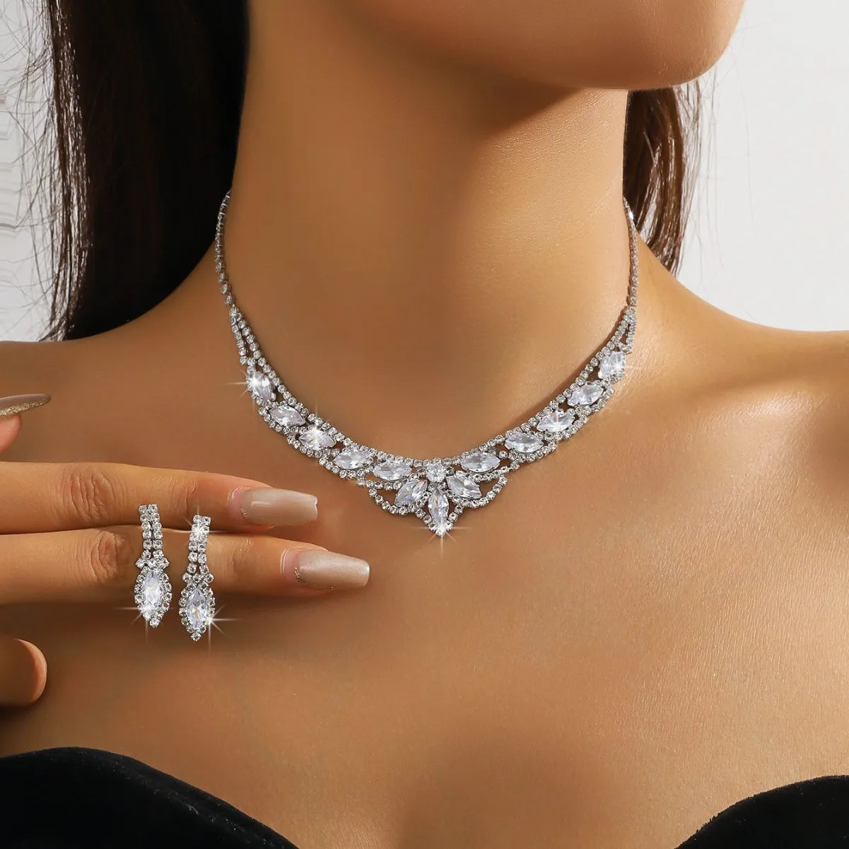 Necklace and Earring Set for Women, 2025 New Style, High-End Choker, Light Luxury Niche Decorative Clavicle Necklace
