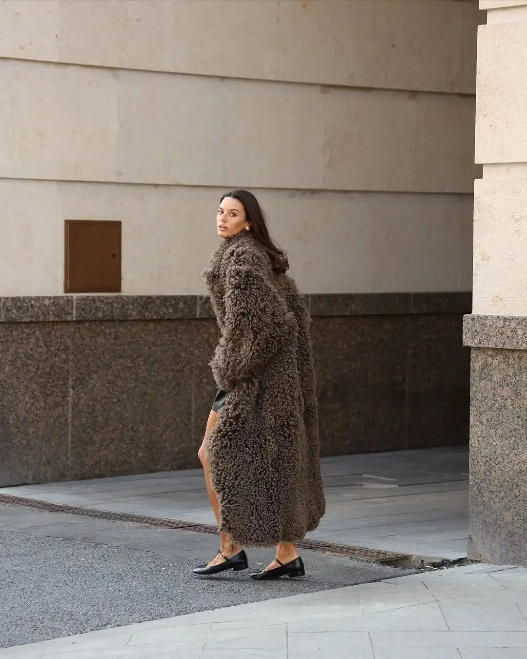 Luxury Long Faux Fur Coat Women Fashion Lapel Long Sleeve Thick Warm Loose Jacket 2025 Winter Lady Chic High Street Outerwear